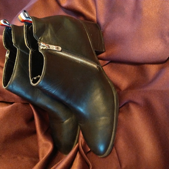 Tommy Hilfiger Ankle boots - Picture 2 of 3